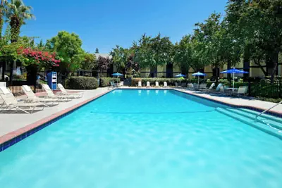 Photo 2 - Four Points by Sheraton Bakersfield