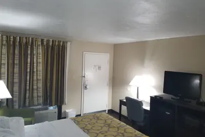 Photo 4 - Baymont by Wyndham Lake City I-75