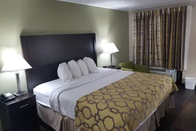 Photo 5 - Baymont by Wyndham Lake City I-75