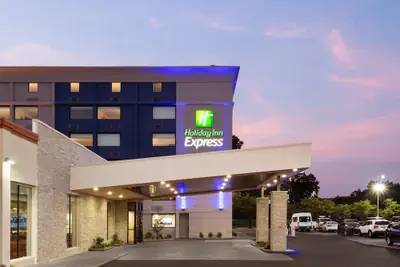 Photo 2 - Holiday Inn Express Atlanta Airport - North by IHG