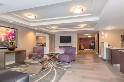 Photo 3 - La Quinta Inn & Suites by Wyndham Salem NH