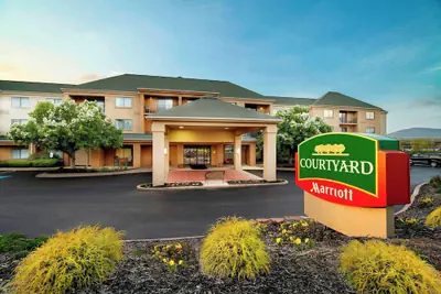 Photo 2 - Courtyard by Marriott State College