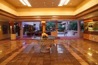 Photo 3 - Ramada by Wyndham Viscount Suites Tucson East