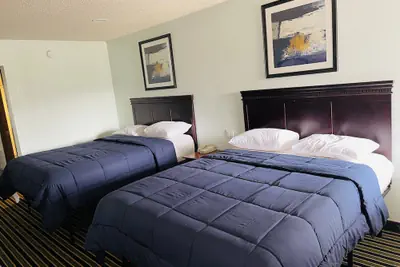 Photo 3 - Executive Inn