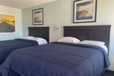 Photo 4 - Executive Inn