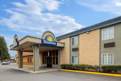 Photo 2 - Days Inn by Wyndham Mt. Vernon