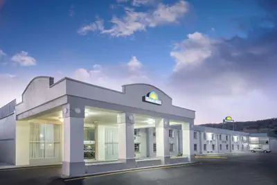 Photo 2 - Days Inn by Wyndham Roanoke/Hollins Near I-81