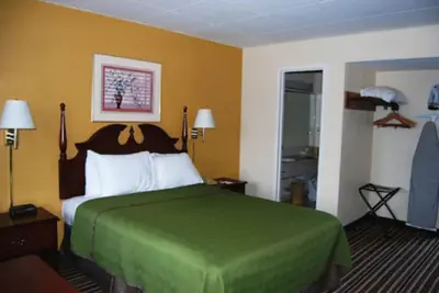 Photo 4 - Lincoln Way Inn