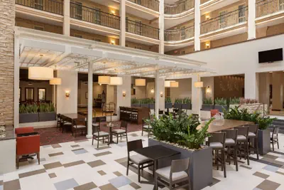 Photo 4 - Embassy Suites Hotel Baton Rouge
