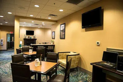 Photo 3 - Wyndham Grand Executive Center Little Rock Airport