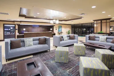 Photo 4 - Wyndham Grand Executive Center Little Rock Airport