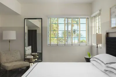Photo 2 - Kimpton Surfcomber Hotel by IHG