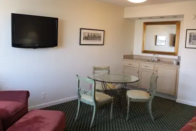 Photo 3 - Crowne Plaza Hotel Hickory by IHG