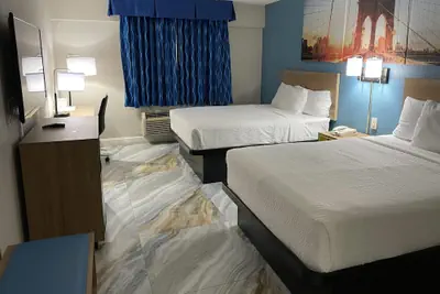 Photo 4 - Days Inn by Wyndham Jersey City / NYC Area