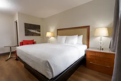 Photo 3 - Riverfront Inn Roseburg