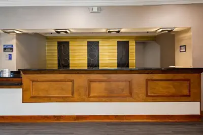 Photo 4 - Cottonwood Airport & Expo Hotel Louisville