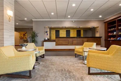 Photo 2 - Cottonwood Airport & Expo Hotel Louisville