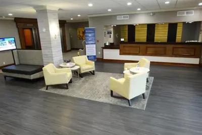 Photo 5 - Cottonwood Airport & Expo Hotel Louisville