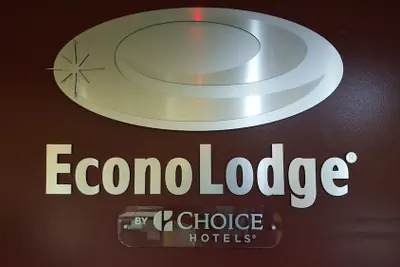 Photo 3 - Econo Lodge Tampa near Busch Gardens