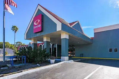 Photo 2 - Econo Lodge Tampa near Busch Gardens