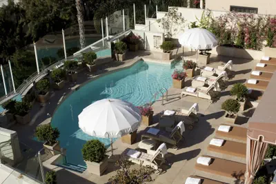 Photo 2 - Sunset Tower Hotel