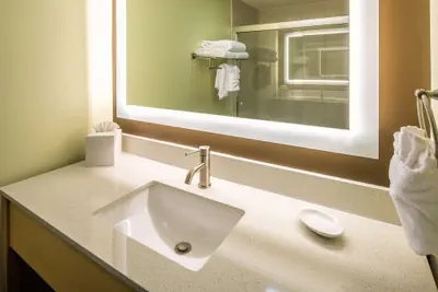 Photo 4 - Red Lion Inn & Suites Everett