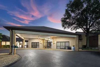 Photo 2 - Baymont Inn and Suites by Wyndham Farmington, MO