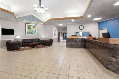 Photo 4 - Baymont Inn and Suites by Wyndham Farmington, MO