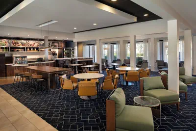 Photo 5 - Courtyard by Marriott Bakersfield