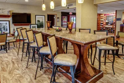 Photo 2 - Hampton Inn Winchester