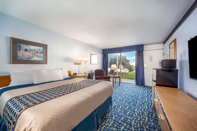 Photo 5 - Hospitality Inn