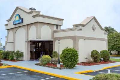 Photo 2 - Days Inn by Wyndham Salisbury