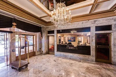 Photo 2 - Gaslamp Plaza Suites