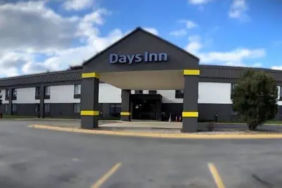 Photo 2 - Days Inn by Wyndham Fargo/West Acres