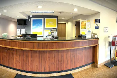 Photo 4 - Days Inn by Wyndham Fargo/West Acres