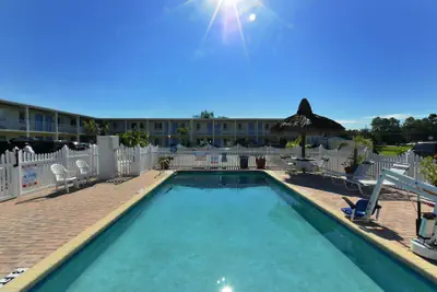 Photo 2 - Americas Best Value Inn Bradenton Sarasota