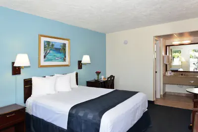 Photo 4 - Americas Best Value Inn Bradenton Sarasota