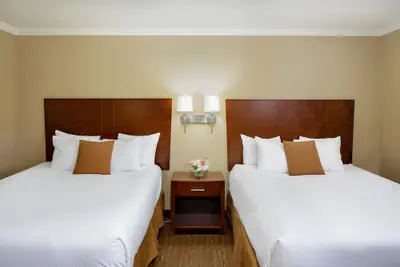 Photo 4 - New Englander Inn Bennington