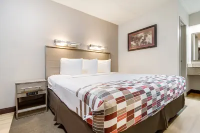 Photo 5 - Red Roof Inn Detroit - Farmington Hills