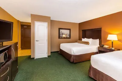 Photo 2 - La Quinta Inn & Suites by Wyndham Seattle Downtown