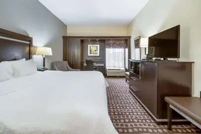 Photo 5 - Hampton Inn Columbus-West