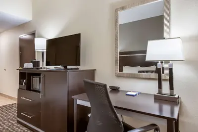 Photo 3 - Hampton Inn Columbus-West