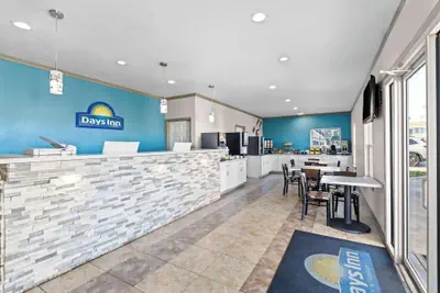 Photo 3 - Days Inn by Wyndham Gainesville