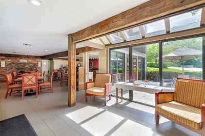 Photo 3 - Best Western Inn & Suites Rutland-Killington