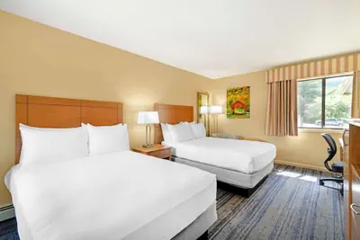 Photo 2 - Best Western Inn & Suites Rutland-Killington