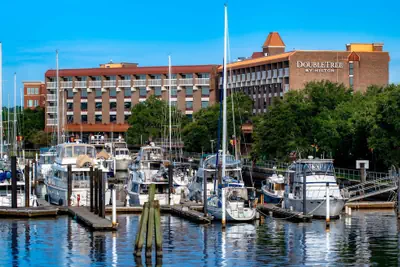 Photo 2 - DoubleTree by Hilton New Bern Riverfront