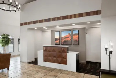 Photo 4 - Best Western Discovery Inn