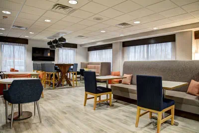 Photo 4 - Hampton Inn Rochester-South