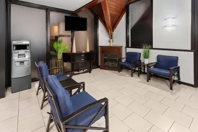 Photo 4 - Travelodge by Wyndham Milwaukee