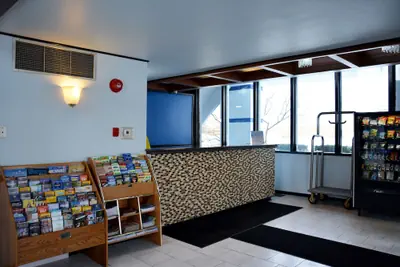 Photo 4 - Travelodge by Wyndham Milwaukee